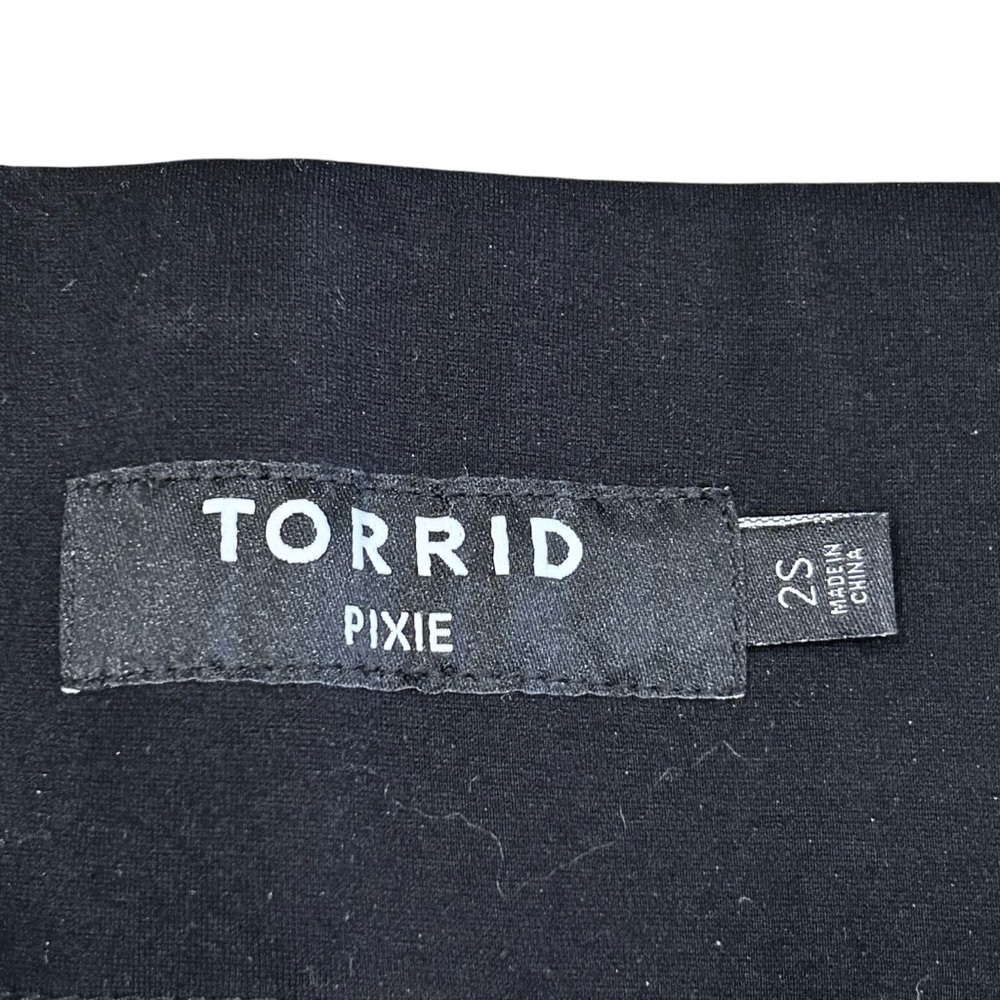 Torrid Pixie Black Capris 18/20 Short - image 4
